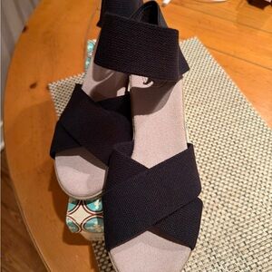 CHARLESTON SHOE CO. Black Sandals